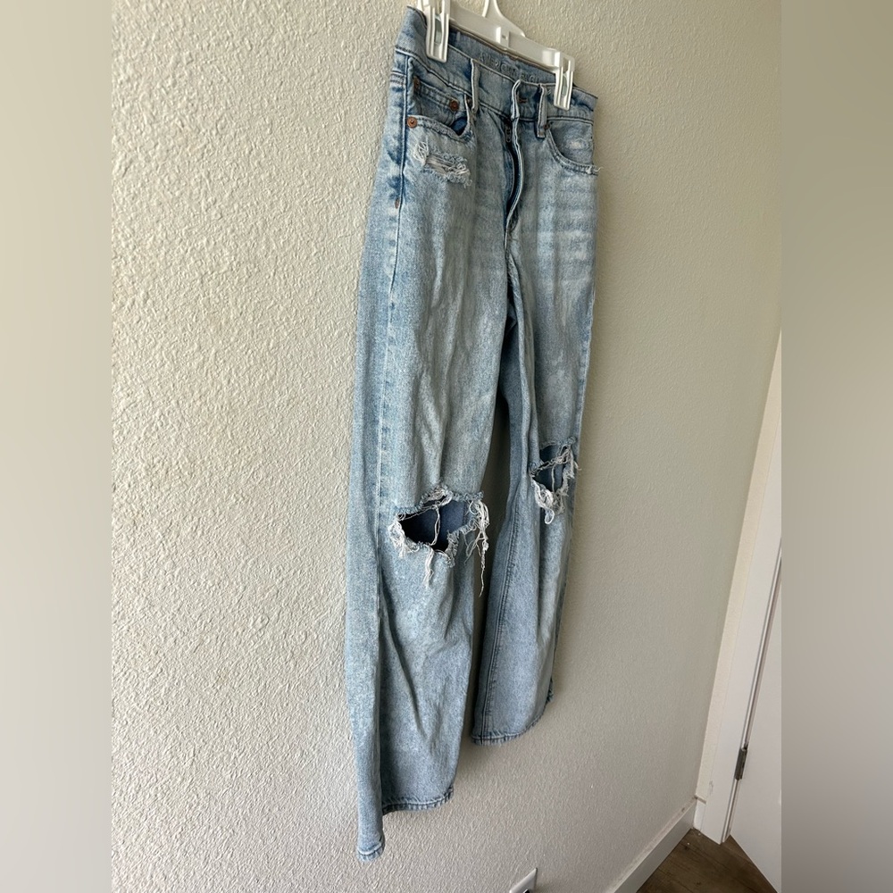 American Eagle Distressed Jeans Size 00 | Light Bleach Dye | Ripped Knees - Picture 3 of 11